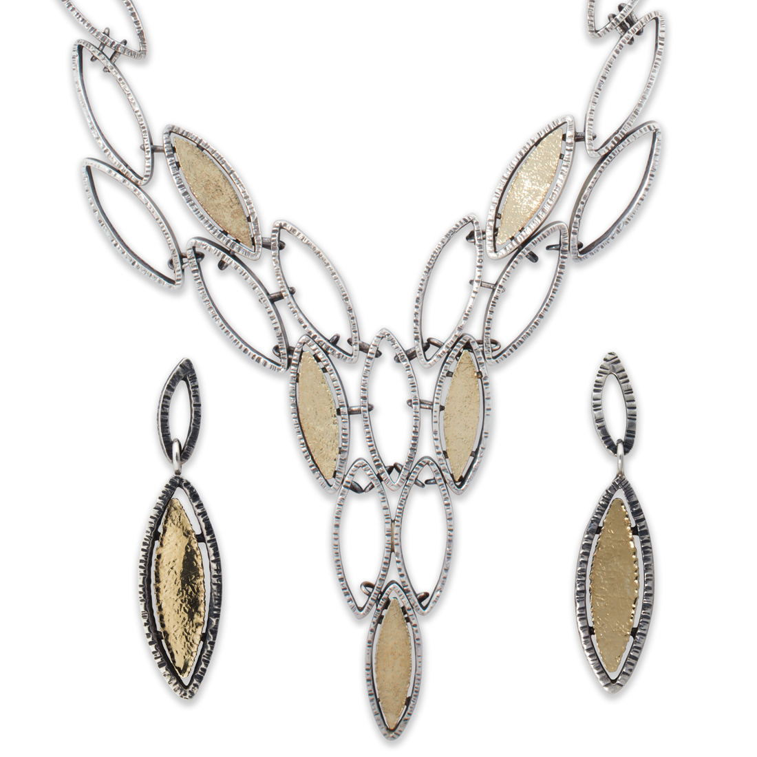 A STERLING SILVER NECKLACE AND