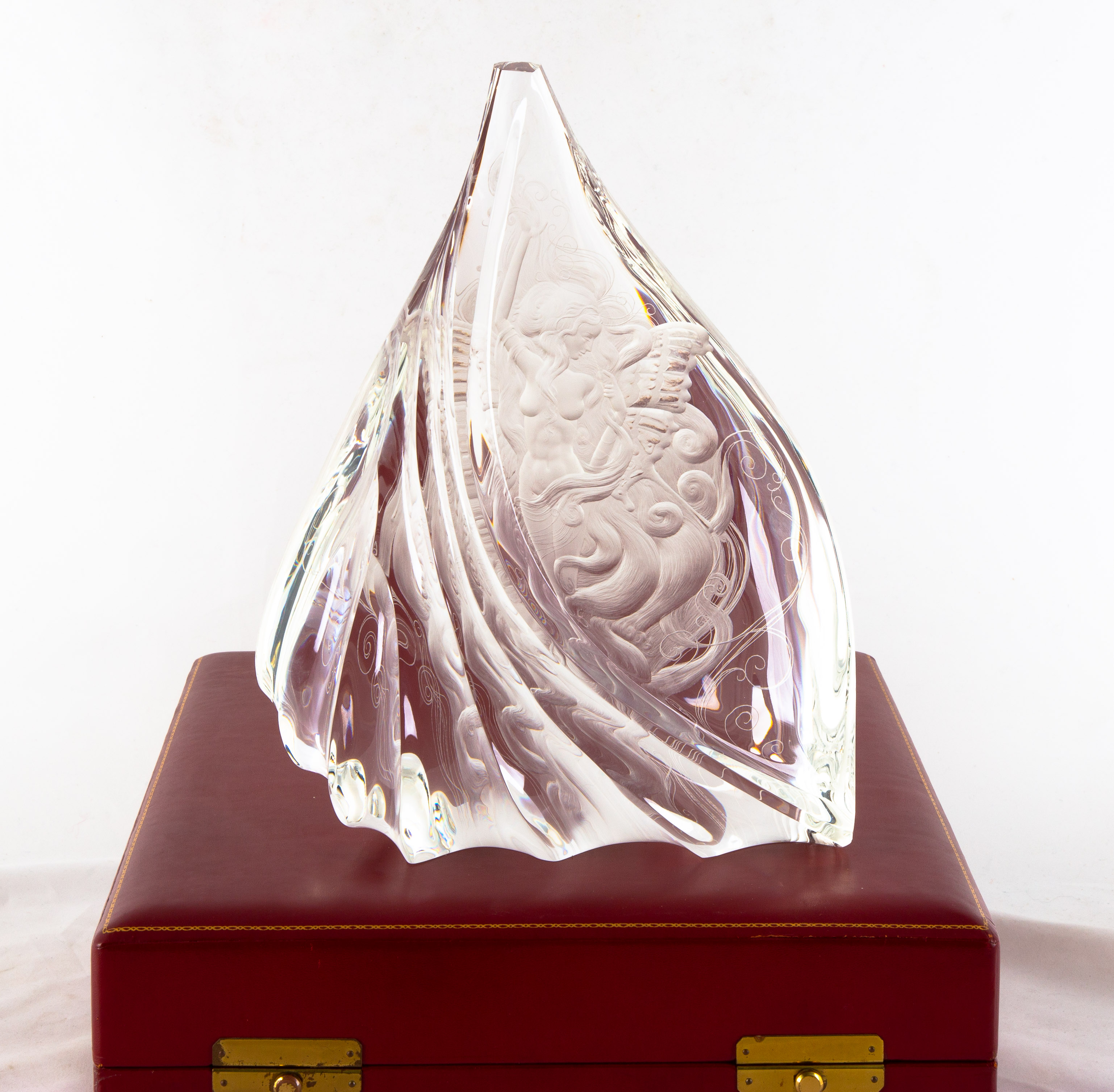 A STEUBEN GLASS SCULPTURE: