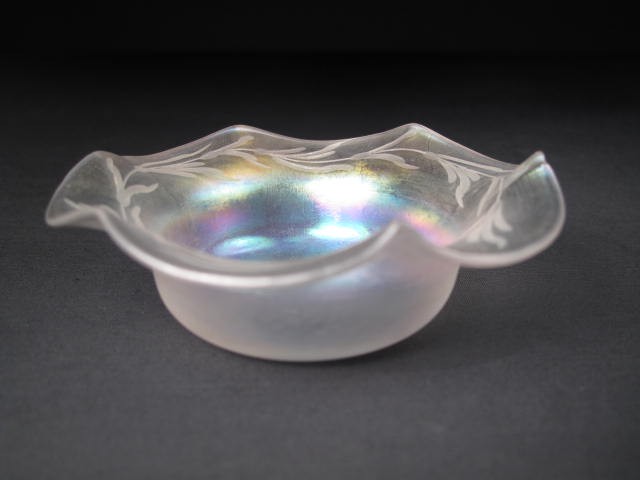 A Steuben Verre De Soie ruffled and
