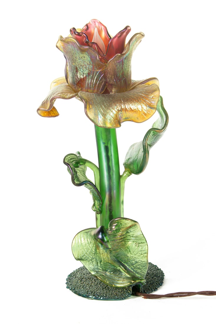 A STUDIO IRIDESCENT ART GLASS