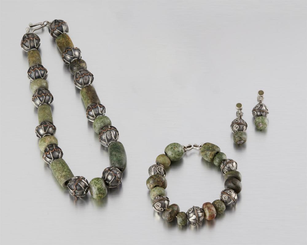 A SUITE OF GUADALUPE CASTELLANOS