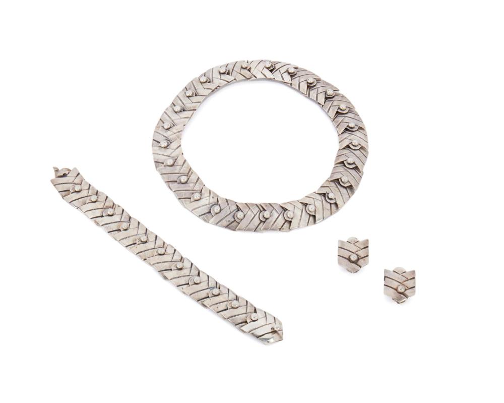 A SUITE OF LOS CASTILLO SILVER