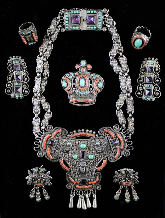 A suite of Mexican coral