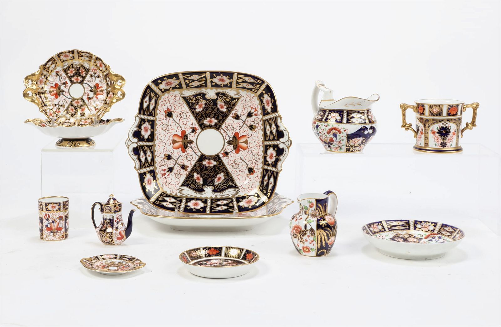 A SUITE OF ROYAL CROWN DERBY