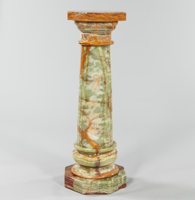 A Sumptuous Agate Pedestal