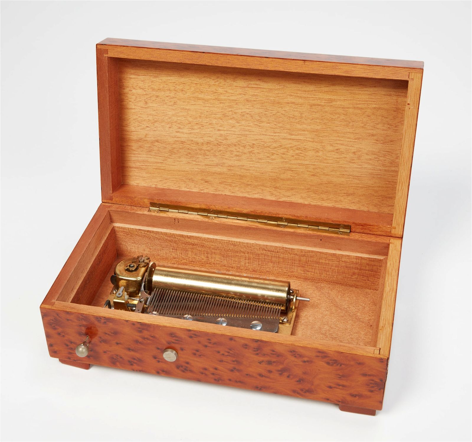 A SWISS THUYAWOOD MUSIC BOXA