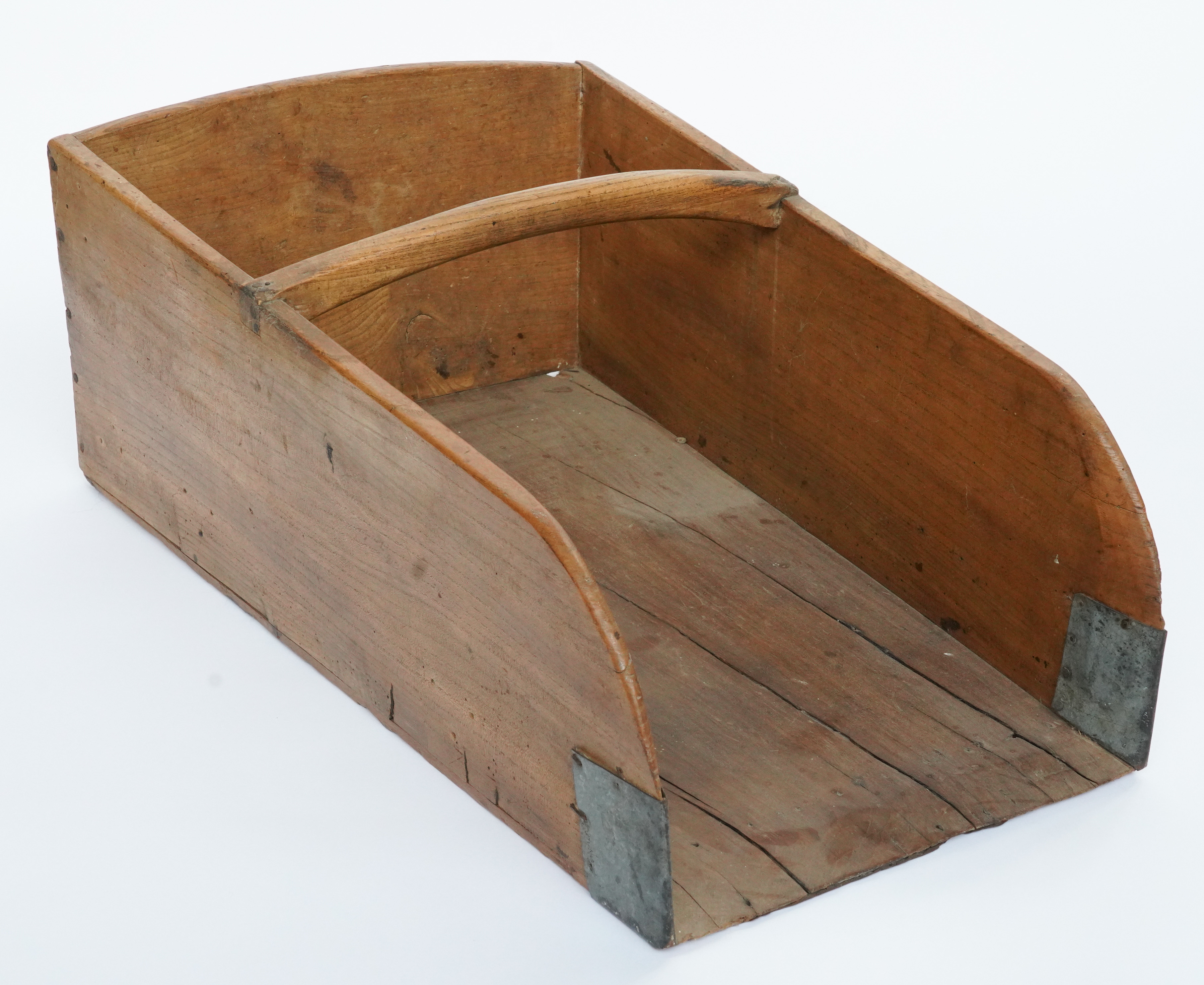 A SYCAMORE GRAIN SCOOP Early 20th