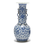 A TALL CHINESE PORCELAIN BLUE