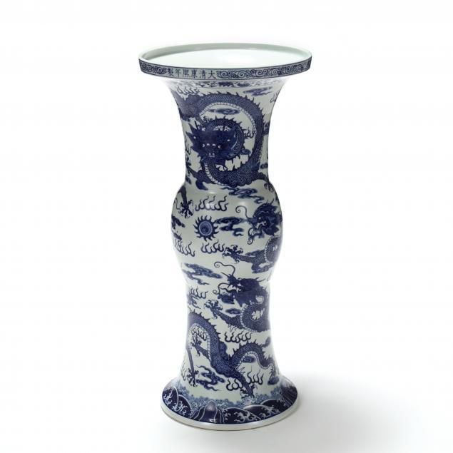 A TALL CHINESE PORCELAIN BLUE AND