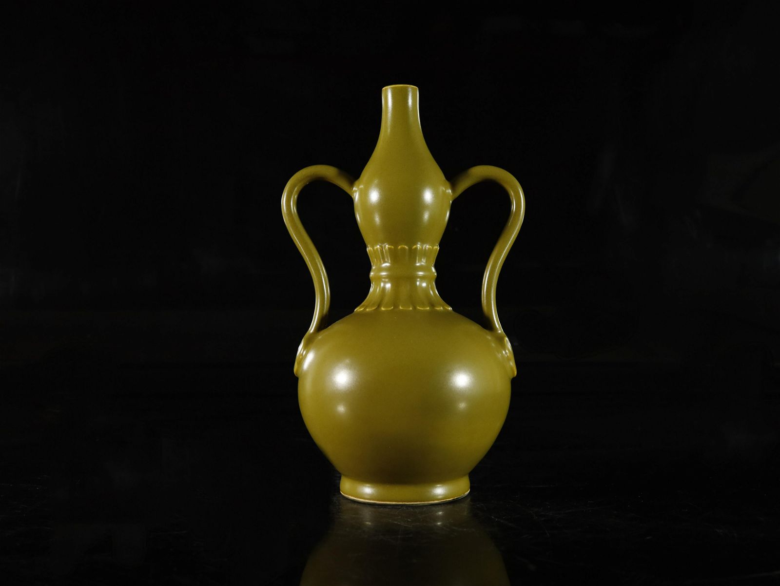 A TEA-DUST GLAZE VASEA Tea-Dust