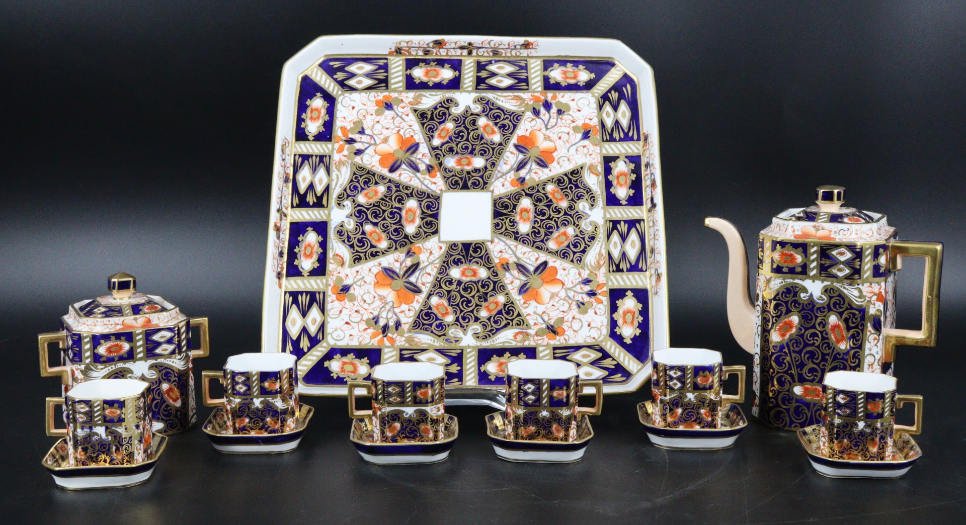 A TEA SET IN THE IMARI PATTERN BY