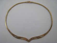 A three colour 9 carat gold