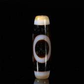 A TIBETAN DZI BEAD<br>A TIBETA