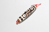 A TIBETAN FORTUNE DZI BEAD<br>