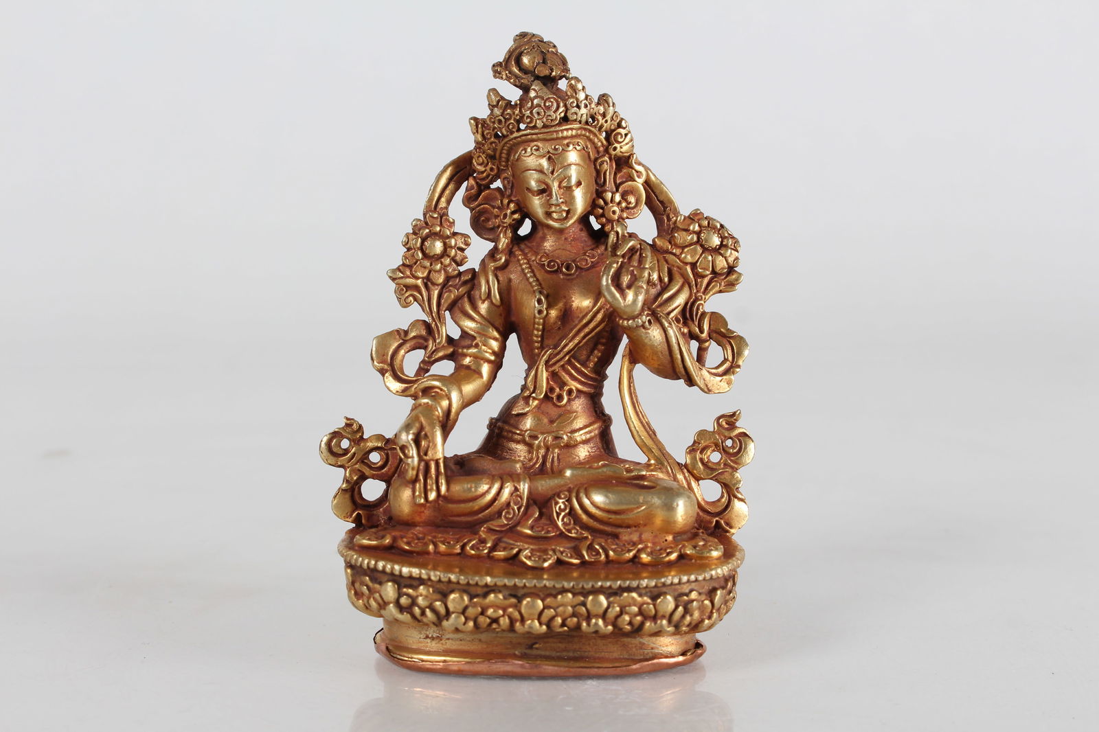 A TIBETAN GILT RELIGIOUS FORTUNE