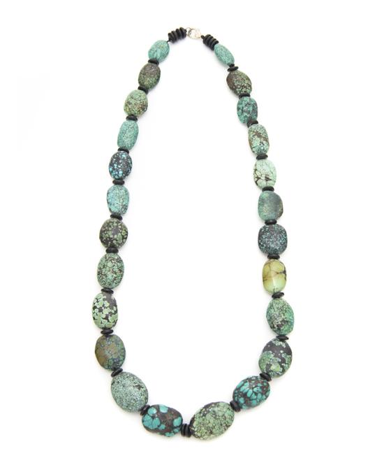 A Tibetan Turquoise Necklace having