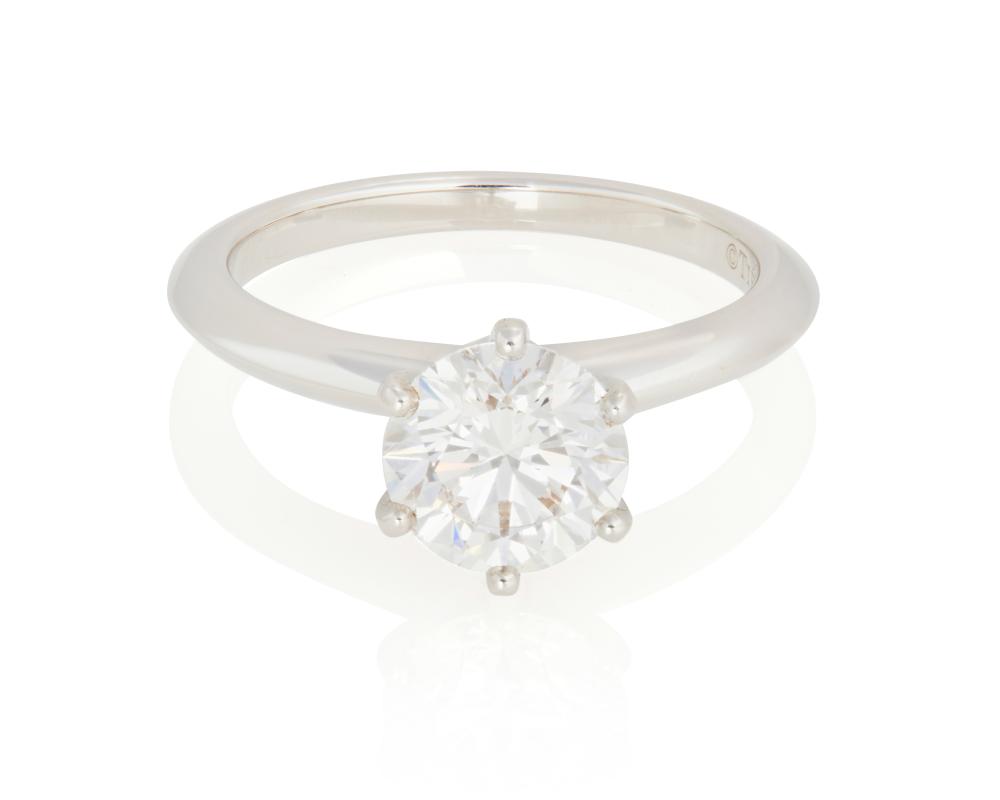 A TIFFANY & CO. DIAMOND RINGA