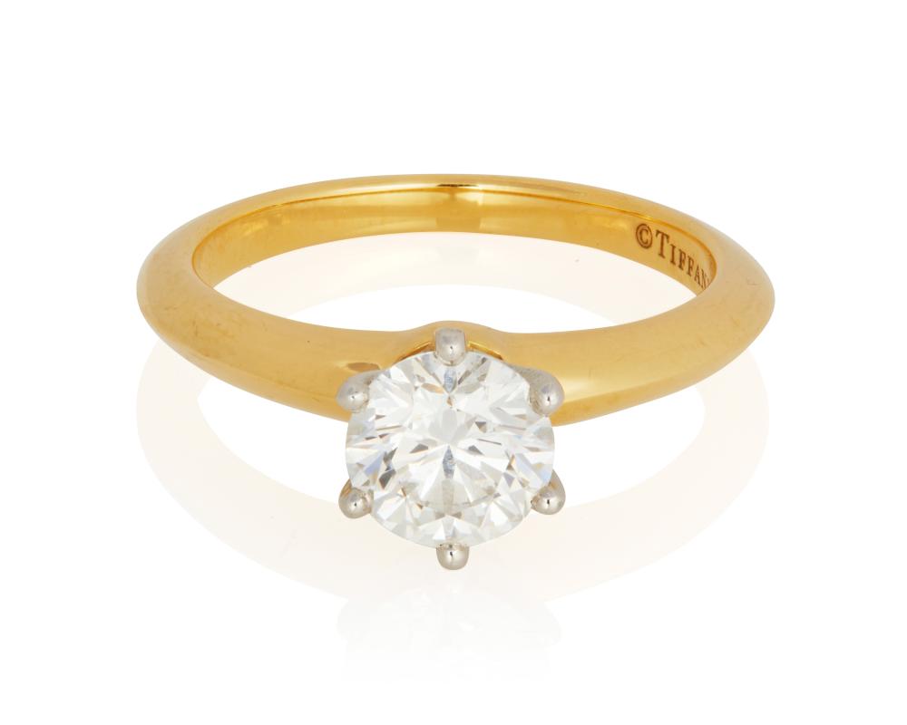 A TIFFANY & CO. DIAMOND RINGA