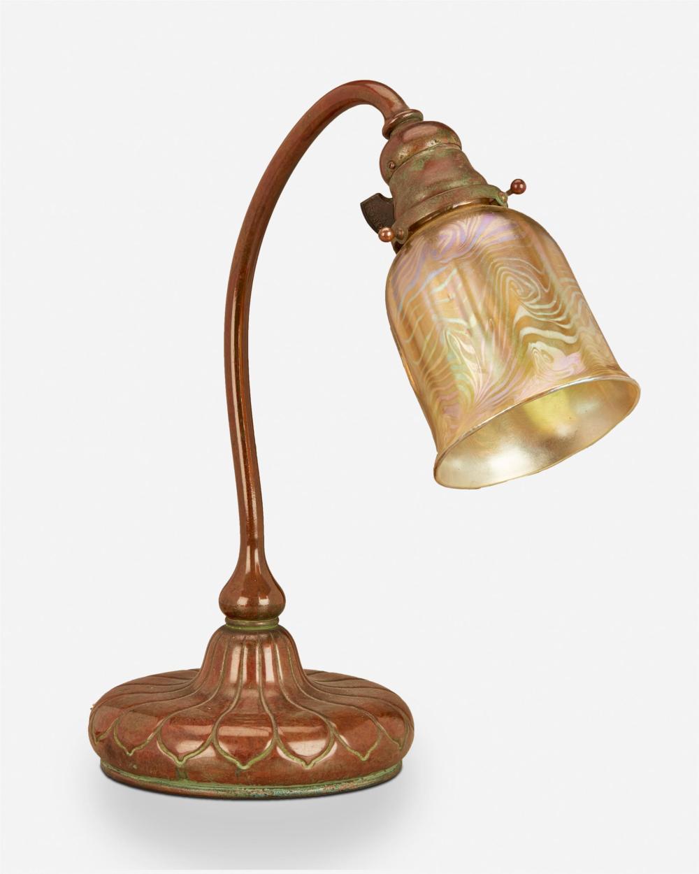 A TIFFANY STUDIOS TABLE LAMPA
