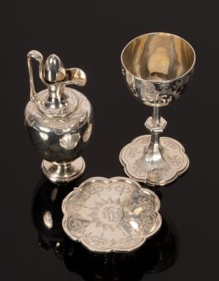 A travelling silver communion