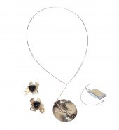 A TRIO OF MODERN DESIGNER JEWE