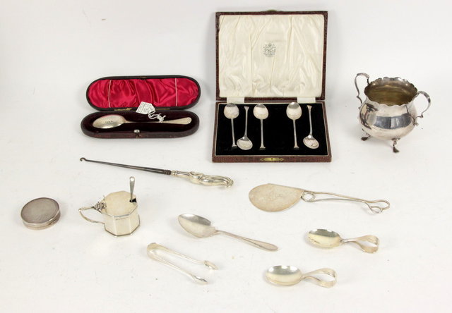 A twin handled sugar basin