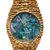 A UNIVERSAL GENEVE 18K GOLD GO