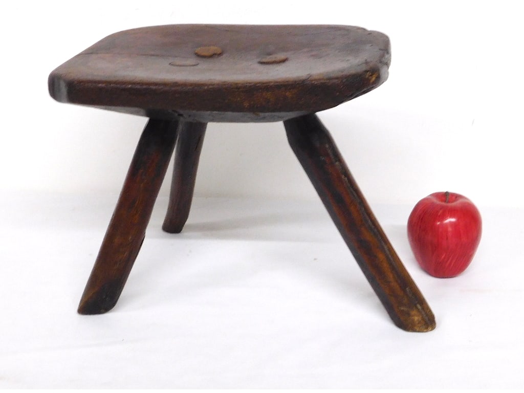 A VERY PRIMITIVE ANTIQUE OAK BURL 3
