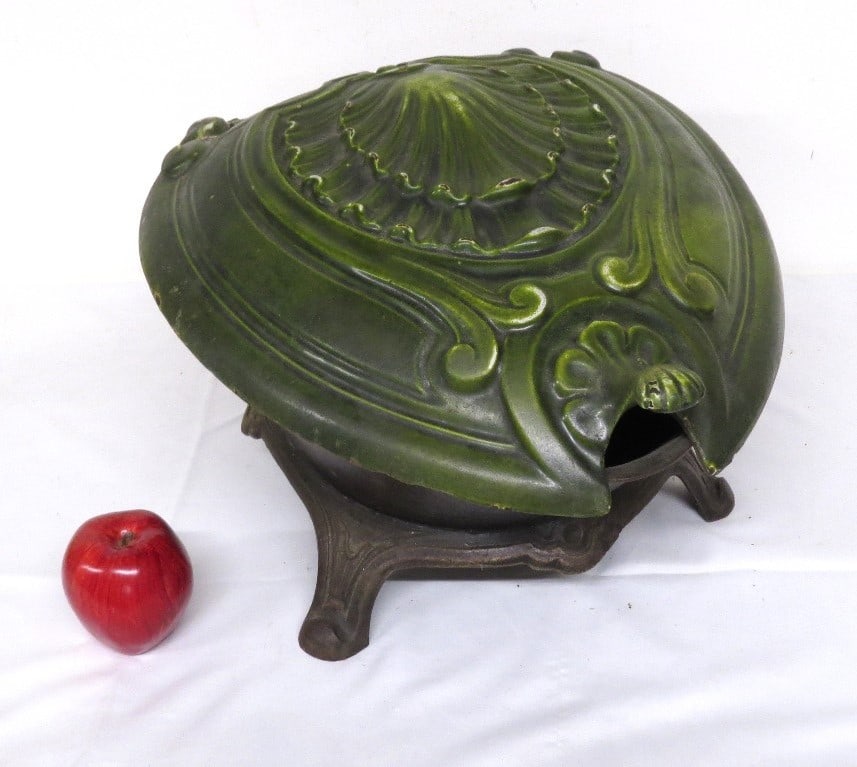 A VICTORIAN CAST IRON CLAMSHELL