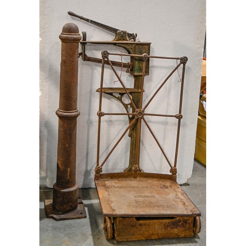A Victorian cast iron stanchion,