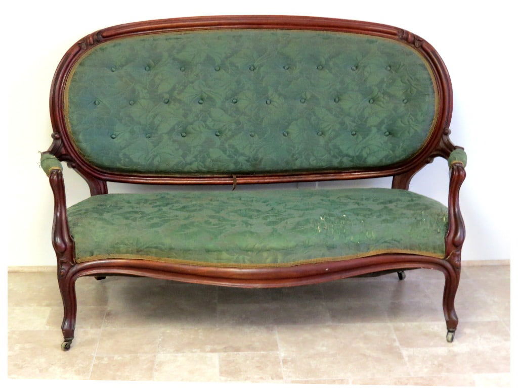 A VICTORIAN ERA MAHOGANY