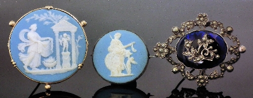 A Victorian gold coloured metal