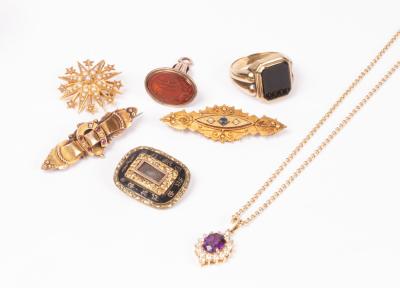 A Victorian gold coloured