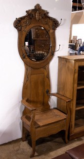 A VICTORIAN GOLDEN OAK HALL TR