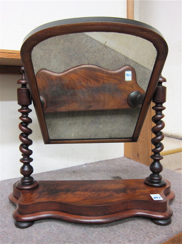A VICTORIAN MAHOGANY DRESSING TABLE