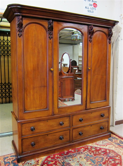A VICTORIAN MAHOGANY WARDROBE