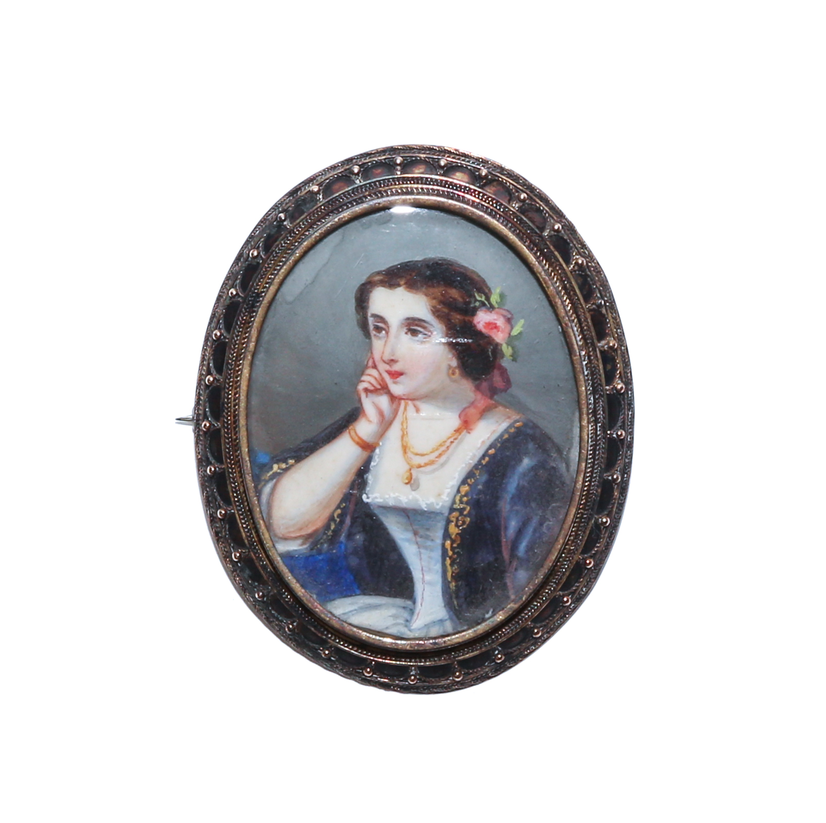 A VICTORIAN PAINTED BROOCH IN
