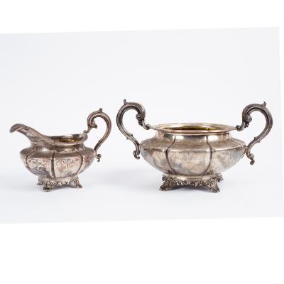 A Victorian silver milk jug and