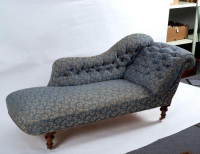 A Victorian upholstered daybed with