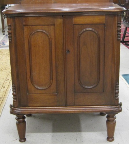 A VICTORIAN WALNUT SIDE CABINET