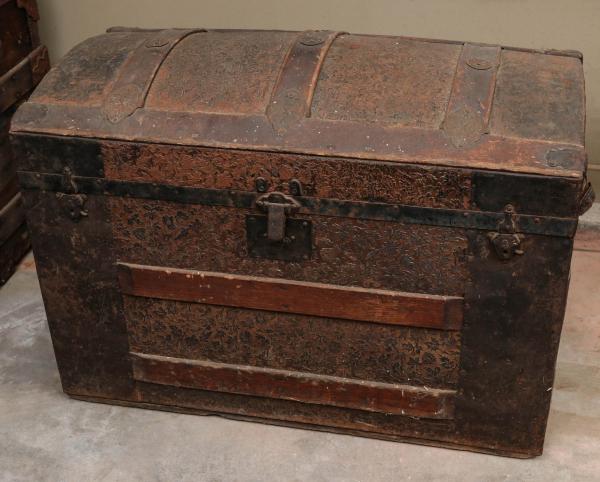 A VICTORIAN WOOD SLAT 'HUMP BACK'