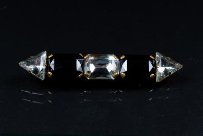 A vintage fashion bar brooch, of