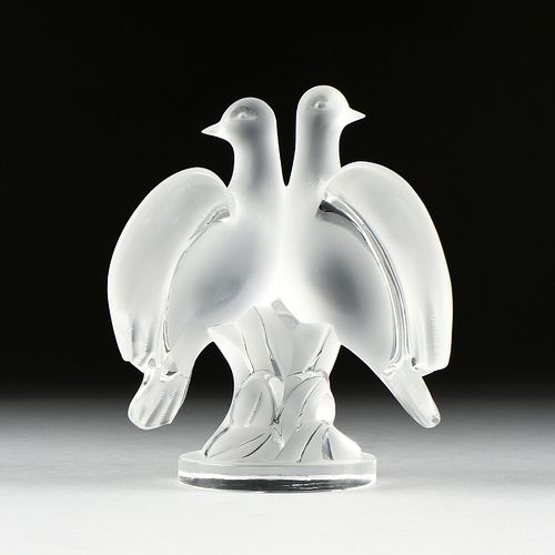 A VINTAGE LALIQUE DOVE SCULPTURE,