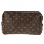 A VINTAGE LOUIS VUITTON MONOGR