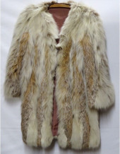 A VINTAGE LYNX FUR COAT FROM U