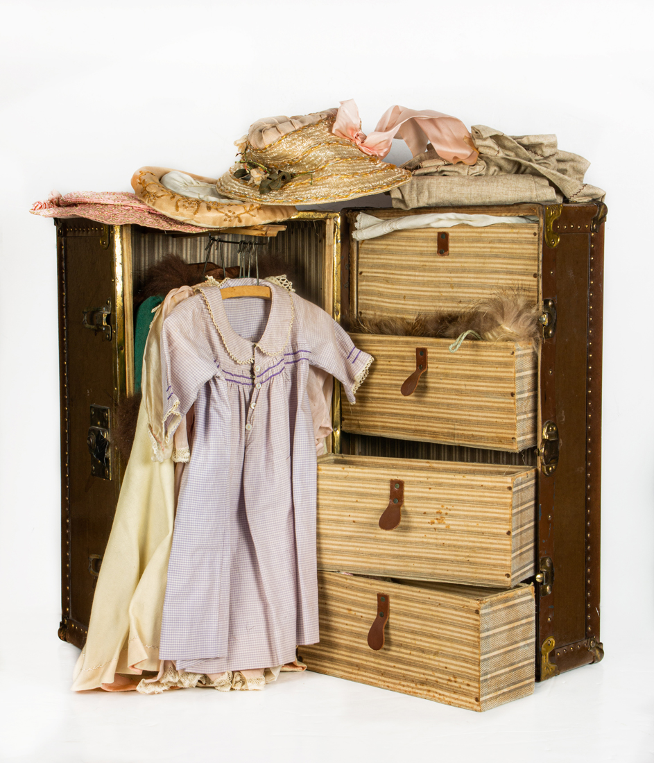 A VINTAGE MINIATURE STEAMER TRUNK A