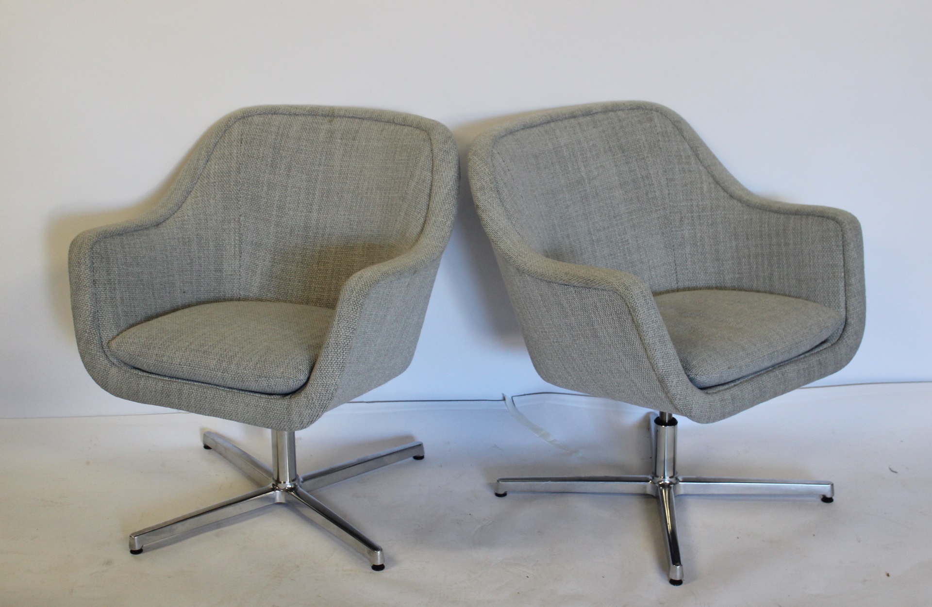 A VINTAGE PAIR OF GEIGER