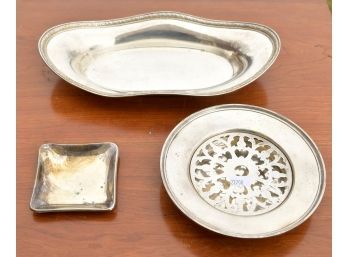 A vintage sterling oval shaped
