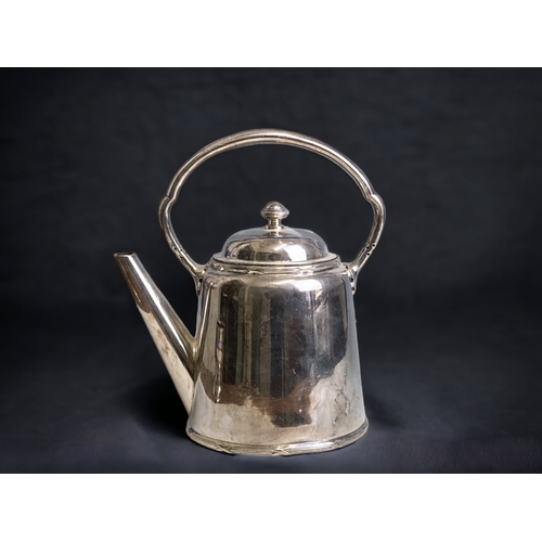A WALKER & HALL SILVER PLATE