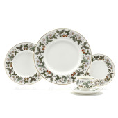 A WEDGWOOD PORCELAIN  STRAWBER